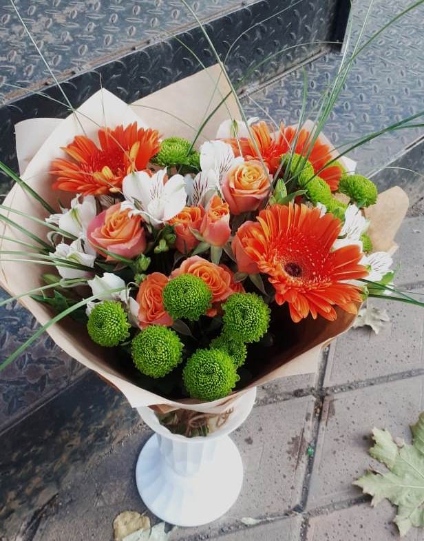Букет цветов из: Герберы, Хризантемы, Альстромерии и Розы в Малояз