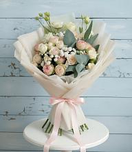 Букет цветов из:  Розы и Лизиантусы в Малояз
