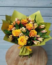 Букет цветов из:  Альстромерии и Розы в Малояз