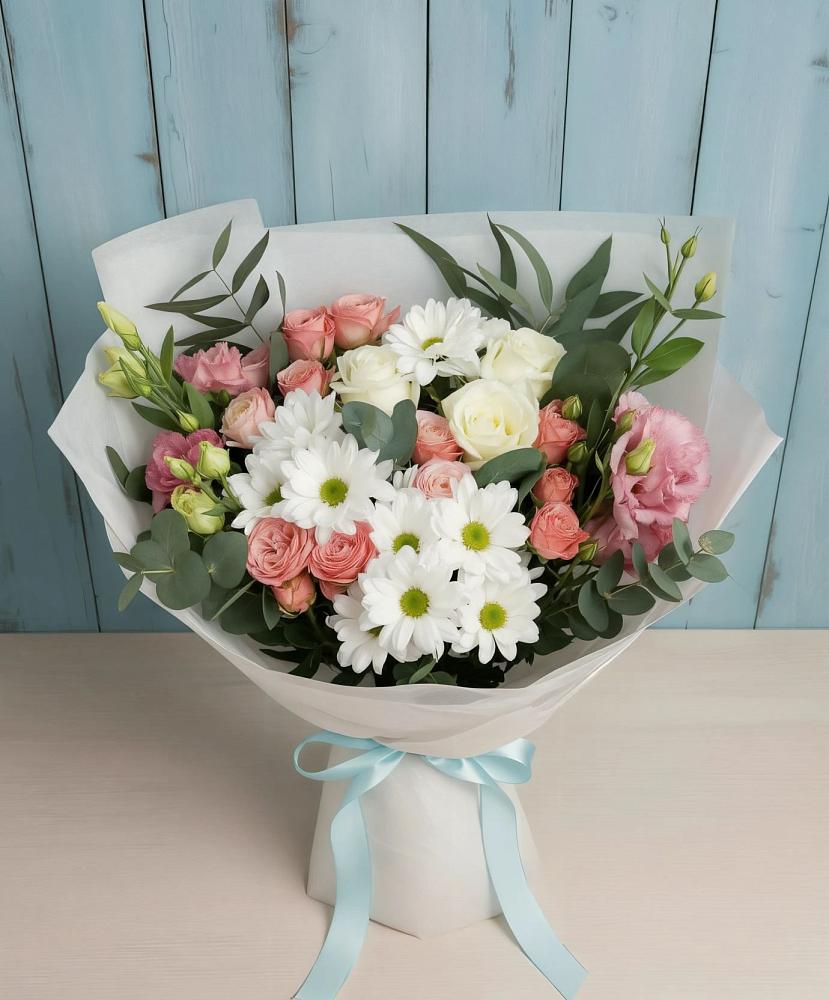 Букет цветов из: Розы, Лизиантусы и Хризантемы в Малояз