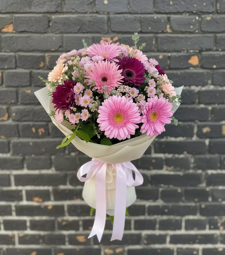 Букет цветов из: Герберы и Хризантемы в Малояз