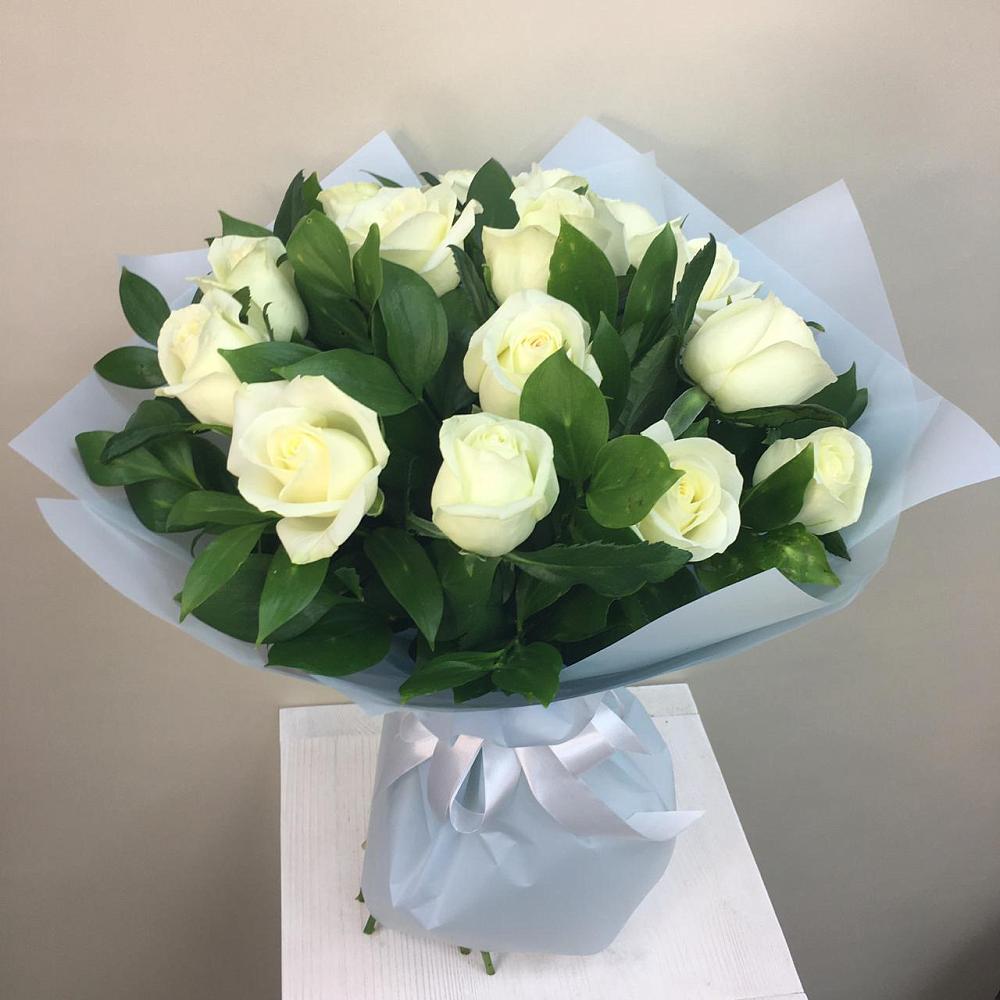 Букет 15 Белых роз Проуд в Малояз