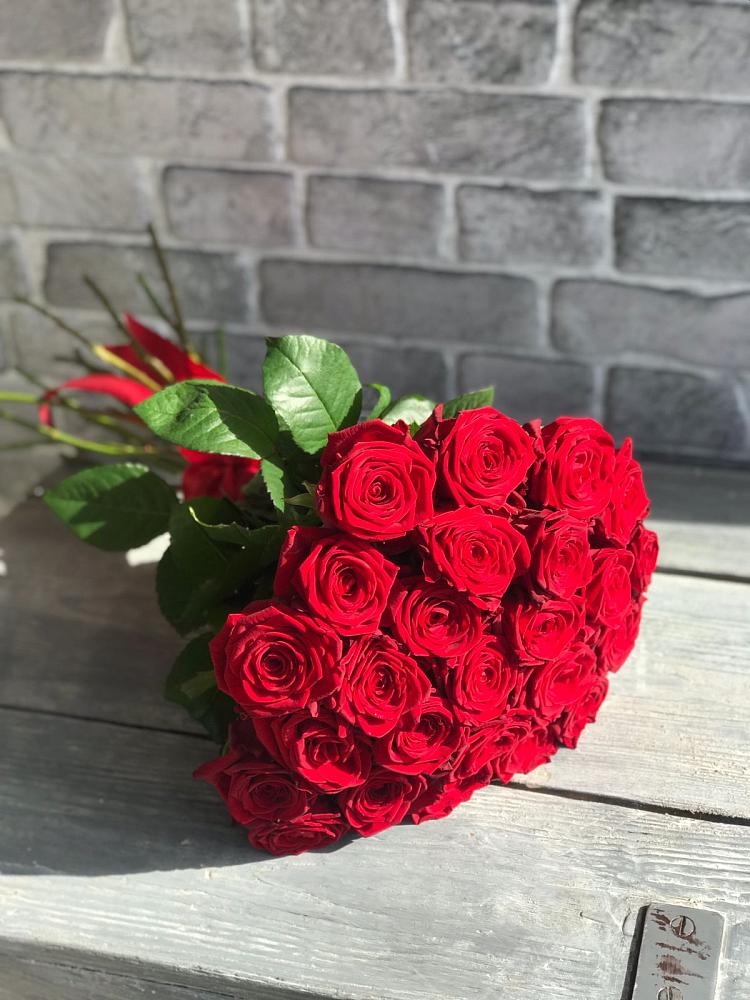 Букет Красные розы Фридом в Малояз