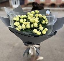 Букет Белые кустовые розы Солинеро в Малояз