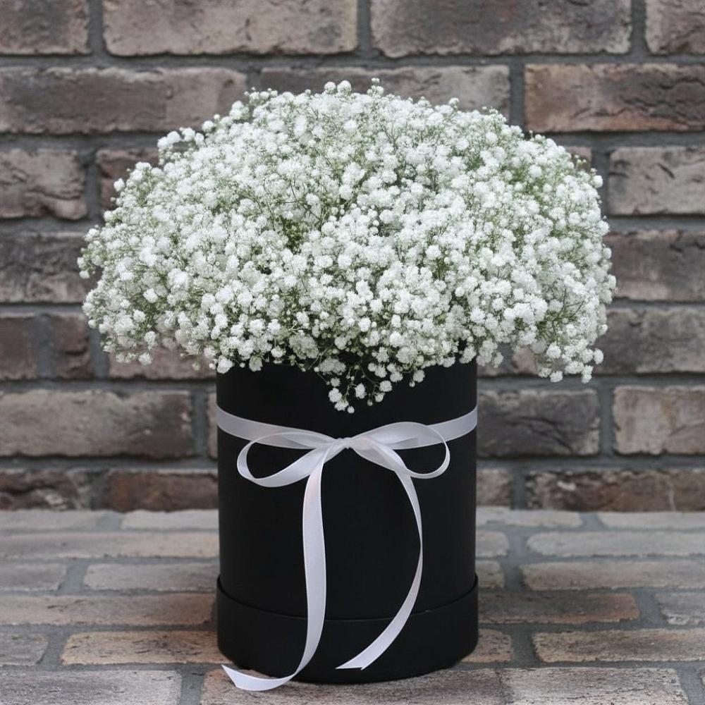 Цветочная композиция из Гипсофила в шляпной коробке в Малояз