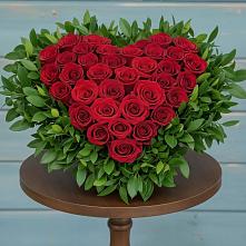 Цветочная композиция из Розы в виде сердца в Малояз