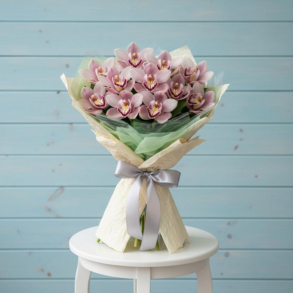 Букет цветов из: Орхидеи и Розы в Малояз