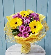 Букет цветов из:  Хризантемы и Герберы в Малояз