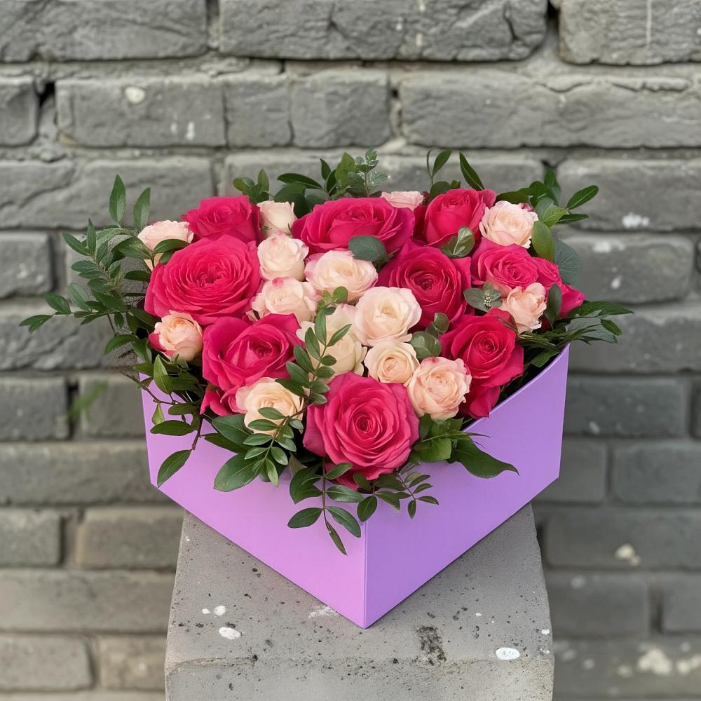 Цветочная композиция из Розы в коробке в Малояз