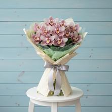 Букет цветов из:  Орхидеи и Розы в Малояз