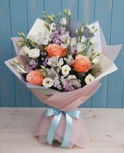 Букет цветов из:  Лизиантусы, Розы, Альстромерии и Гипсофила в Малояз