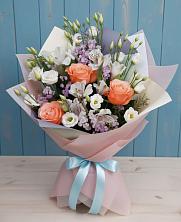 Букет цветов из:  Лизиантусы, Розы, Альстромерии и Гипсофила в Малояз