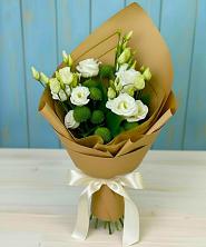 Букет цветов из:  Хризантемы и Лизиантусы в Малояз