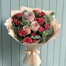 Букет цветов из:  Гвоздики и Розы в Малояз