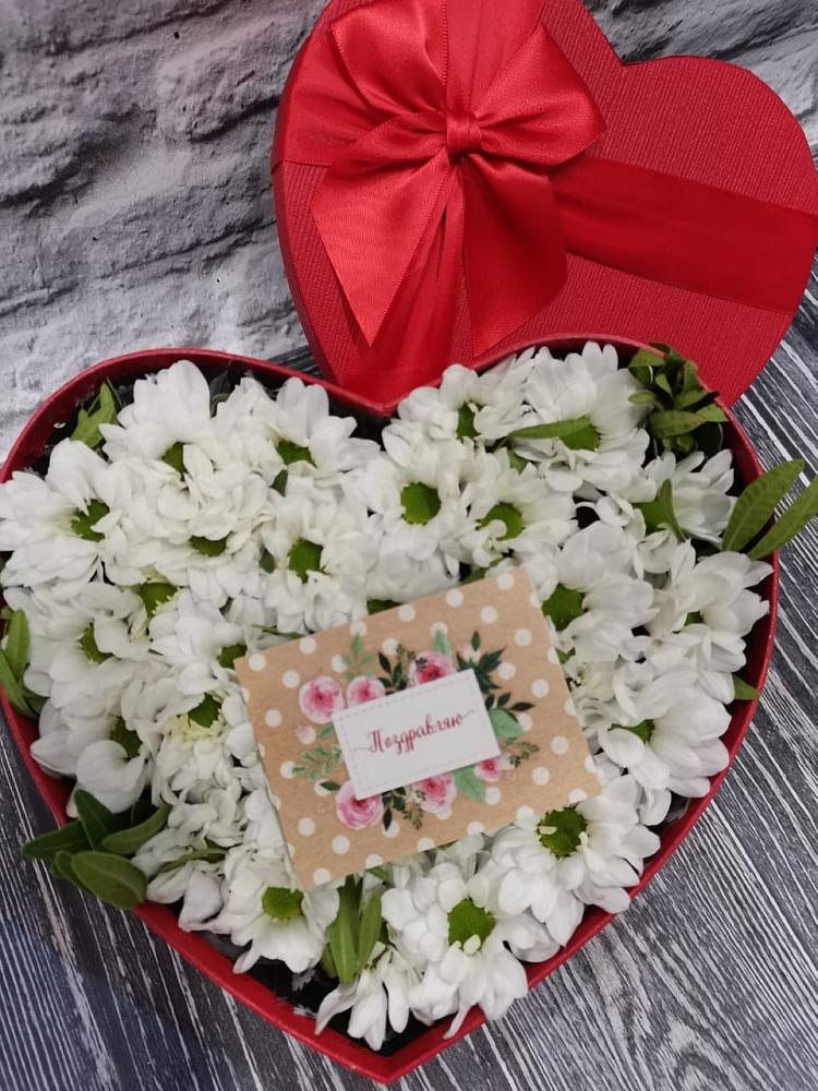 Цветочная композиция из Хризантемы в виде сердца в Малояз