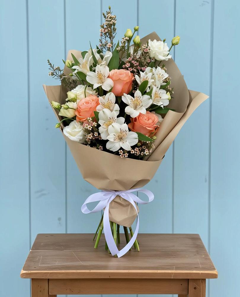 Букет цветов из: Альстромерии, Лизиантусы, Розы и Хризантемы в Малояз