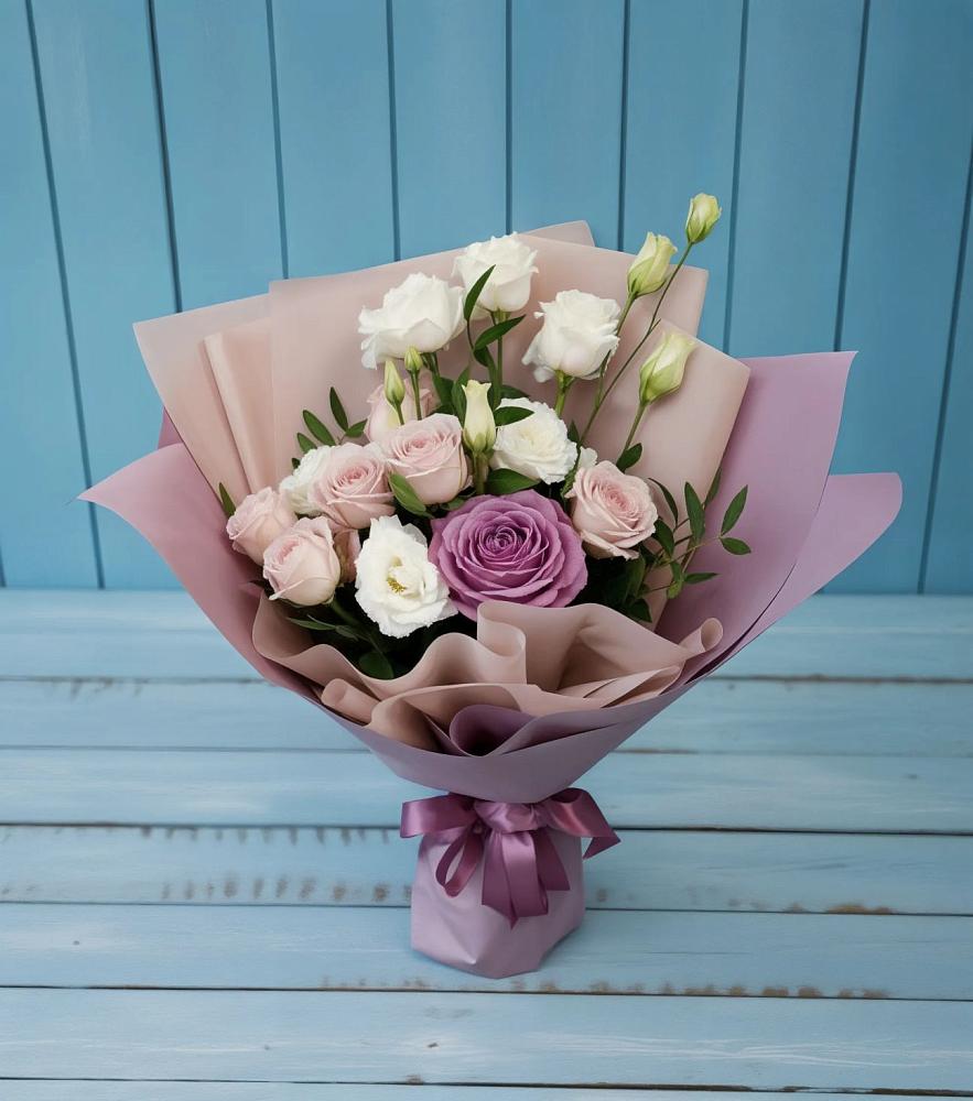 Букет цветов из: Розы и Лизиантусы в Малояз