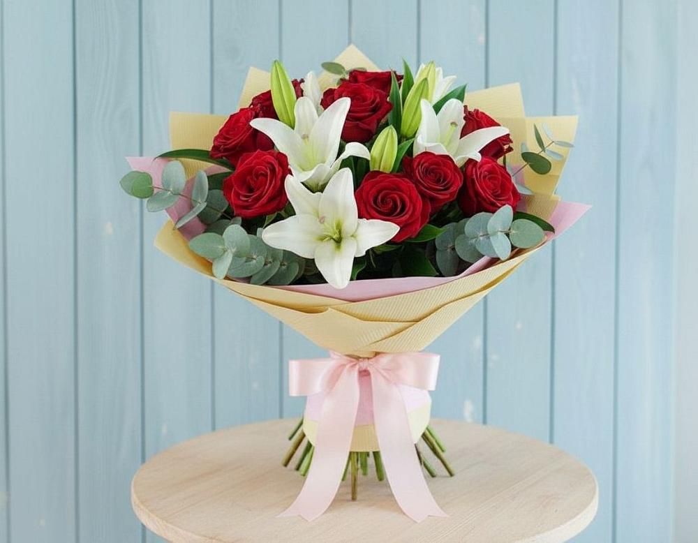 Букет цветов из: Лилии и Розы в Малояз